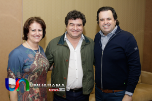 Reitor Carlos Eduardo Garcia (à direita) com Irinéia Baretta e André Torretta